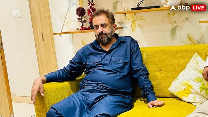 इम्तियाज जलील के पास 3.24 करोड़ रुपये की संपत्ति (चल और अचल) है, जबकि उनकी पत्नी के पास 91.09 लाख रुपये की संपत्ति है. उन्होंने यह भी बताया कि उनके पास 75,000 रुपये और उनकी पत्नी के पास 25,000 रुपये नकद हैं.
