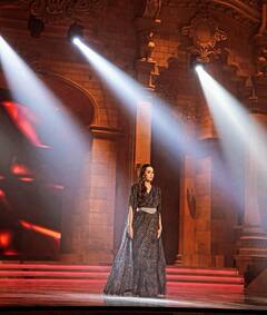 Saree Tips: सिंपल साड़ी में भी दिख सकती हैं स्टाइलिश, इस तरह से करें ड्रेपिंग