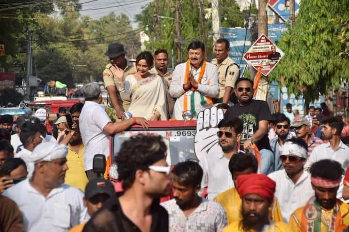 In the photos, Neha can be seen  waving to the public.