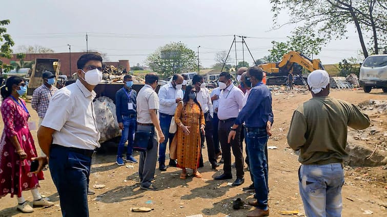 Bird Flu in Jharkhand: बर्ड फ्लू पर काबू पाने के लिए रैपिड रिस्पांस टीम गठित, रांची में मुर्गियों की खरीद बिक्री पर रोक Bird Flu Outbreak in Jharkhand Virus Found in State Run Poultry Is It Safe to Eat Eggs Chicken RRT constitute Bird Flu in Jharkhand: बर्ड फ्लू पर काबू पाने के लिए रैपिड रिस्पांस टीम गठित, रांची में मुर्गियों की खरीद बिक्री पर रोक