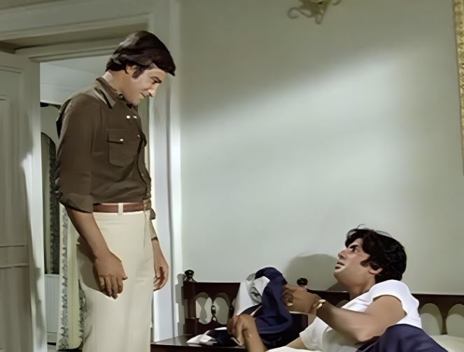 जब Vinod Khanna को इस सुपरस्टार ने फेंककर मारा था गिलास, आए थे 16 टांके, पहले बने दुश्मन और फिर हुआ ये, जानें किस्सा