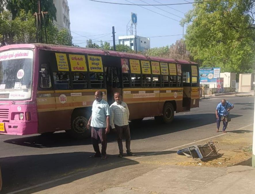 ஓடும் பேருந்தில் இருந்து தூக்கி வீசப்பட்ட நடத்துனர்; திருச்சியில் அதிர்ச்சி