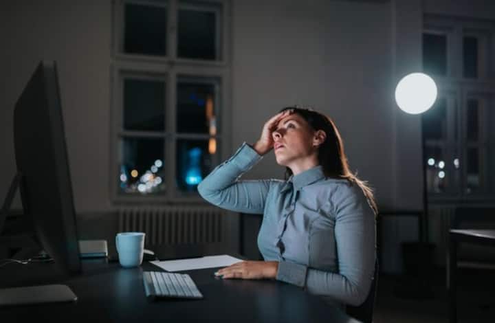 Heart attack risk: A poor sleep cycle has the greatest impact on the heart.  Working night shifts every night leads to poor sleep, which significantly increases the risk of heart attacks.  Blood pressure is also affected by not sleeping at night.  For this reason, the risk of heart attack increases by about 7 percent.