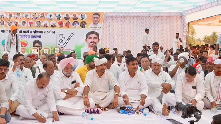 Rajasthan Lok Sabha Election 2024 Sukhjinder Singh Randhawa Warn Congress MLA in BAP Candidate Rally In Banswara ANN राजस्थान कांग्रेस में छिड़ी रार! सुखजिंदर रंधावा ने मंच से ही इन विधायकों को पार्टी से निकालने का दिया आदेश