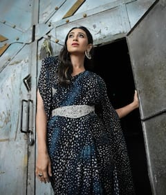 Saree Tips: सिंपल साड़ी में भी दिख सकती हैं स्टाइलिश, इस तरह से करें ड्रेपिंग