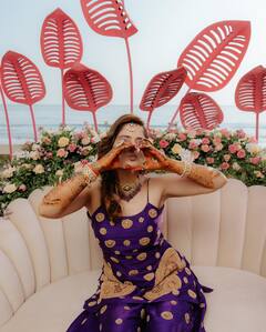 आरतीच्या हातावर रंगली दीपकच्या नावाची मेहेंदी; पाहा फोटो!