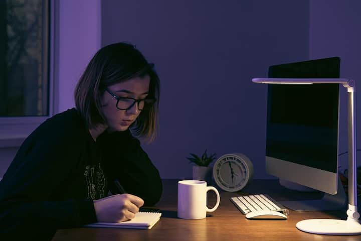 Lack of sleep: Most insomnia problems have been observed among those who work night shifts.  Some people cannot sleep peacefully after working a night shift.  By sleeping for one or two hours, their sleep cycle starts to get disrupted, which can lead to anxiety issues.