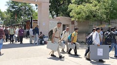 Kota Lok Sabha Elections 2024: संवेदनशील बूथों पर रहेगी कैमरे की नजर, वोटिंग के लिए मतदान दल रवाना