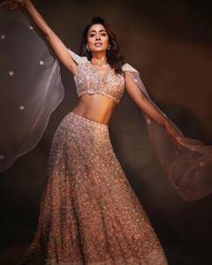 Shriya Saran Latest Photos : శ్రియా శరణ్​ ఏంటి AI లెక్క కనిపిస్తుంది.. మేకప్ ఎఫెక్ట్​ అనుకుంటా