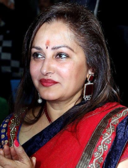 एक्ट्रेस जया प्रदा ने धर्मेंद्र के साथ फिल्म कुंदन (1993) में काम किया था, वहीं सनी देओल के साथ 'वीरता' जैसी फिल्म की. ये दोनों फिल्में एक ही साल में रिलीज हुई और दोनों फ्लॉप रही.