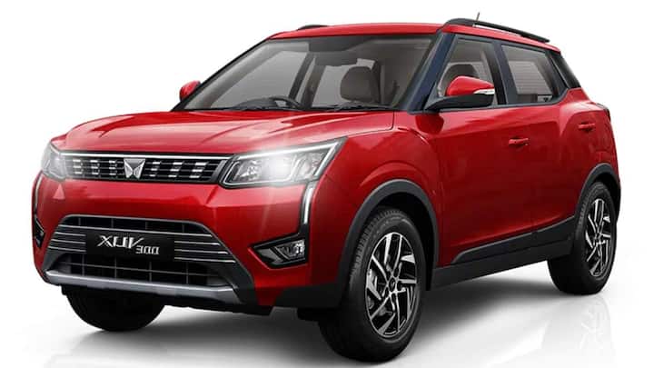 महिंद्रा XUV300 में 1.2-लीटर टर्बो पेट्रोल इंजन लगा है, जिससे 81 kW की पावर मिलती है और 200 Nm का टॉर्क जेनेरेट होता है. इस कार की एक्स-शोरूम प्राइस 7.99 लाख रुपये से शुरू है.