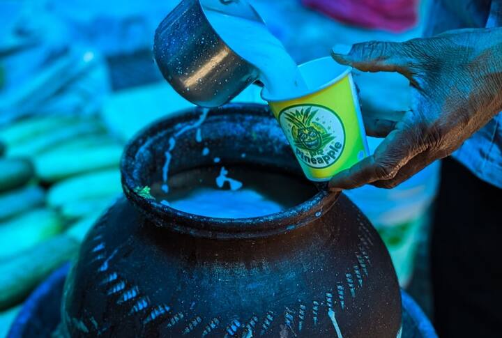 முக்கியமான விஷயம், தயிரை சூடு செய்ய கூடாது. தயிரில், கப தோஷம் அதிகமாக இருப்பதால், உடல் பருமனாக இருப்பவர்கள் தயிர் சாப்பிடுவதை தவிர்க்கலாம். அதேபோல், தயிரோடு பழங்களை சேர்த்து சாப்பிட கூடாது என ஆயுர்வேதம் கூறுகிறது