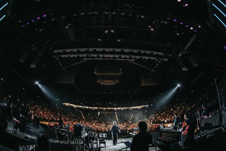 तेरे हवाले कर दिया... फिर और क्या चाहिए... अशी कितीतरी लोकप्रिय गाणी आहेत जी अरिजित सिंगने आपल्या आवाजातून लोकांना दिली आहेत.