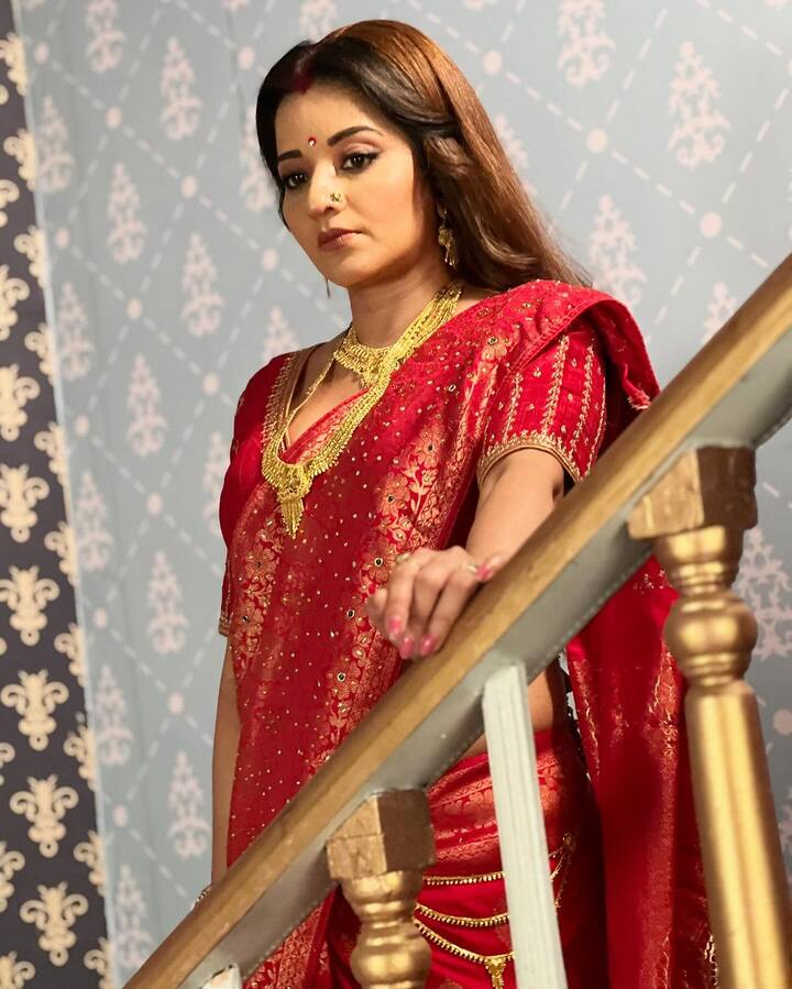 મોનાલિસા પોતાની લેટેસ્ટ તસવીરોથી સોશિયલ મીડિયા પર એવી છવાઈ ગઈ છે કે તસવીરો જોતાં જ વાયરલ થઈ રહી છે.