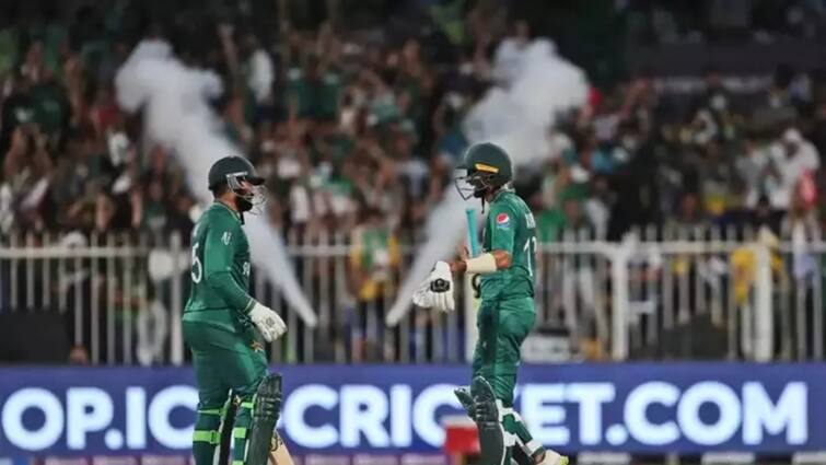 Watch: पाकिस्तानी T20 टीम और सपोर्ट स्टाफ के बीच छक्के लगाने का कॉम्पिटिशन, जानिए किसने मारी… Watch: पाकिस्तानी T20 टीम और सपोर्ट स्टाफ के बीच छक्के लगाने का कॉम्पिटिशन, जानिए किसने मारी…