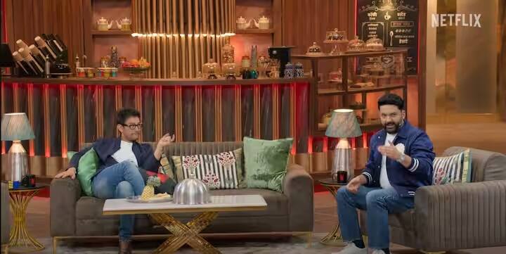 આ દરમિયાન આમિર ખાન કપિલ શર્માની સામે પોતાનું દર્દ રડતો જોવા મળે છે. વાસ્તવમાં અભિનેતા કહે છે કે આજે મારા દિલની લાગણીઓ બહાર આવવાની છે, મારા બાળકો મારી વાત બિલકુલ સાંભળતા નથી. આ સાંભળીને કપિલ શર્મા હસવા લાગે છે અને બાકીના દર્શકો પણ હસવા લાગે છે આ પછી આમિર ખાન કહે છે કે આજે હું આ પહેરીને આવ્યો છું, આના પર પણ ઘણી ચર્ચા થઈ છે. આના પર અર્ચના કહે છે, સારું છે દોસ્ત. જ્યારે આમિર ખાન કહે છે કે જો કે હું શોર્ટ્સ પહેરીને આવવાનો હતો પરંતુ તેણે કહ્યું જિન્સ પહેરાવ મને કહ્યું હતું.