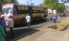 ஓடும் பேருந்தில் இருந்து தூக்கி வீசப்பட்ட நடத்துனர்; திருச்சியில் அதிர்ச்சி