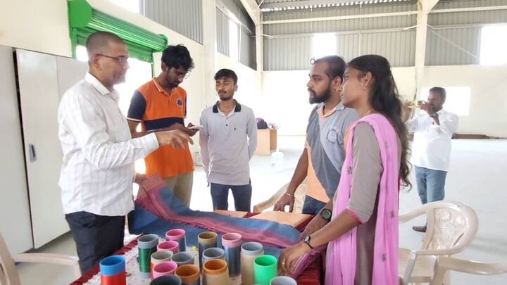 “இதுவரை நாங்கள் இயற்கை மூலமாக 14 நிறங்களை கொண்டு வந்துள்ளோம்” - நெசவாளர்