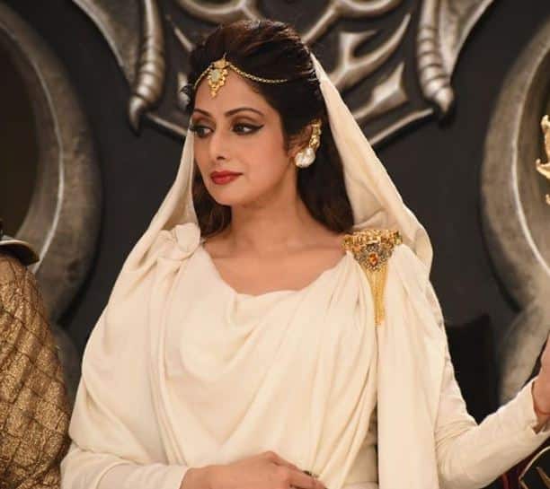 दिवंगत एक्ट्रेस श्रीदेवी ने अपने अभिनय से लोगों का दिल जीता. फिल्मों में श्रीदेवी ने धर्मेंद्र के साथ फिल्म नाका बंदी (1990) में काम किया. वहीं सनी देओल के साथ 'चालबाज', 'निगाहें', 'राम-अवतार', 'सुल्ताना' जैसी फिल्में की हैं.