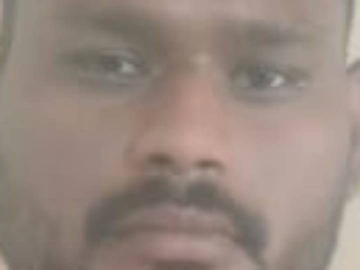 வீடு கட்டுவதில் பிரச்சினை: மகனை மரத்தில் கட்டி வைத்து அடித்த தந்தை - உயிரிழந்த மகன்