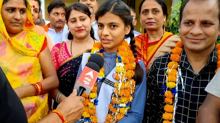 Jabalpur Ankita Urmaliya topped 10th MP Board exam fourth place wants to become an IPS ann 10वीं में टॉप करने वाली जबलपुर की अंकिता बनना चाहती है IPS, मेरिट में मिला चौथा स्थान