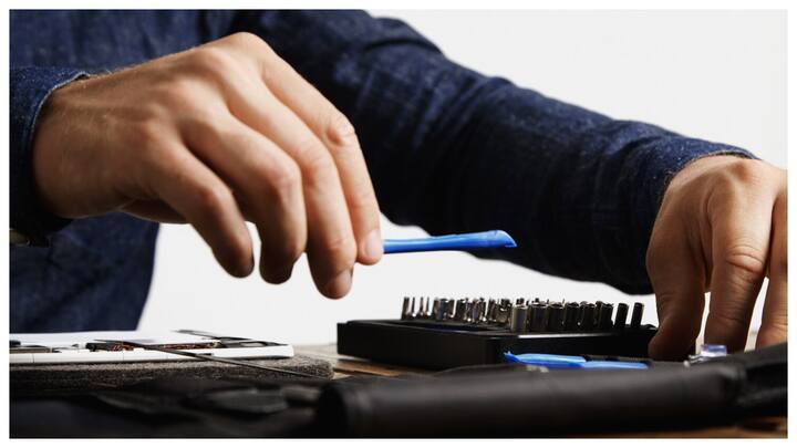 थर्मल पेस्ट की जांच: अगर थर्मल पेस्ट सूख गया है, तो उसे बदलें. यह पेस्ट प्रोसेसर और हीट सिंक के बीच गर्मी का अच्छे से संचार करता है.