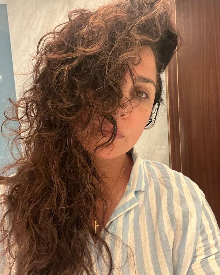 साल 2003 में मिस यूनिवर्स का ताज अपने सिर सजाने वाली इस एक्ट्रेस ने फिल्म 'अंदाज' से फिल्मी दुनिया में कदम रखा. इसके बाद उन्होंने 'मस्ती', 'नो एंट्री', 'भागम भाग', 'पार्टनर', 'हाउसफुल' और 'डॉन 2' जैसी कई हिट फिल्मों में काम किया.