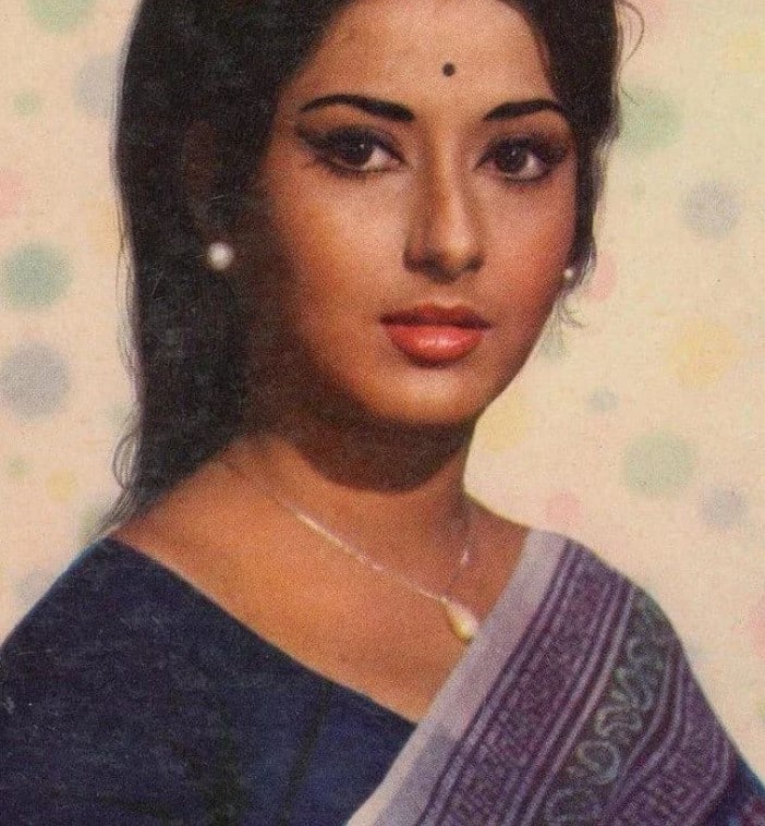वहीं एक बार एक फिल्म की शूटिंग के दौरान जब मौसमी प्रेग्नेंट थीं तो उनके साथ हादसा हो गया था. इस बारे में एक्ट्रेस ने खुद एक इंटरव्य में खुलासा किया था. मौसमी ने बताया था कि वे फिल्म रोटी कपड़ा और मकान की शूटिंग के दौरान प्रेग्नेंट थीं.