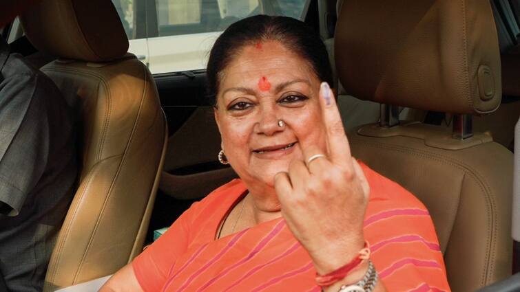 Vasundhara Raje Cast vote Share Photo On x Baran Jhalawar seat Said I did my duty In Rajasthan Lok Sabha Election 2024 Rajasthan Lok Sabha Election 2024: वोट डालने के बाद वसुंधरा राजे बोलीं, 'जिस तरह की वोटिंग हम देख रहे हैं, उससे...'