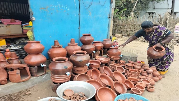 Thanjavur news Kumbakonam summer heat increased pots are highly welcomed by the people - TNN அதிகரிக்கும் வெப்பம்... மண்பானைகளுக்கு அதிக வரவேற்பு அளிக்கும் மக்கள்