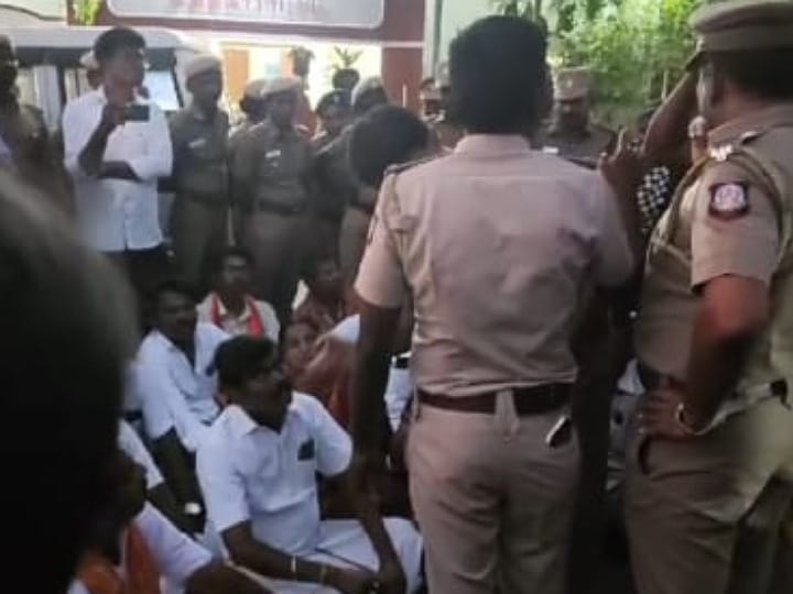 பாஜக மாவட்ட பட்டியல் நிர்வாகி மீது  பொய் வழக்கு? - கரூரில் பாஜகவினர் போராட்டம்