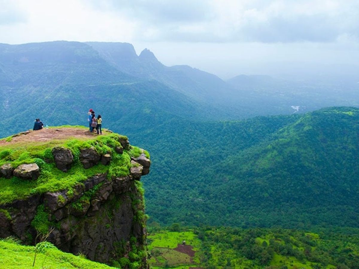 Travel : आता विचार कसला..! उन्हाळ्यात फिरण्यासाठी महाराष्ट्रात 'या' हून Best ठिकाण नाही.. मुंबई, पुण्यापासून जवळचे 'हिल स्टेशन