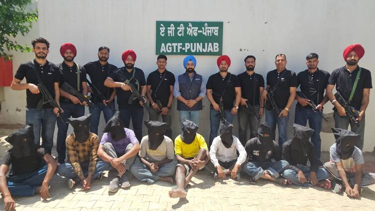 11 members of an organised criminal gang operated by Raju Shooter arrested AGTF ਦੀ ਪੰਜਾਬ ਤੇ ਜੰਮੂ 'ਚ ਵੱਡੀ ਕਾਰਵਾਈ ! ਫ਼ਰਾਰ ਗੈਂਗਸਟਰ ਤੇ ਉਸ ਦੇ 10 ਗੁਰਗੇ ਹਥਿਆਰਾਂ ਸਮੇਤ ਗ੍ਰਿਫ਼ਤਾਰ