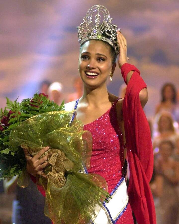 जी हां, हम जिस अदाकारा की बात कर रहे हैं वो कोई और नहीं बल्कि मिस यूनिवर्स 2003 लारा दत्ता ही हैं. जिन्होंने अपनी खूबसूरती और अदाकारी से दर्शकों के दिल में खास मुकाम बनाया.