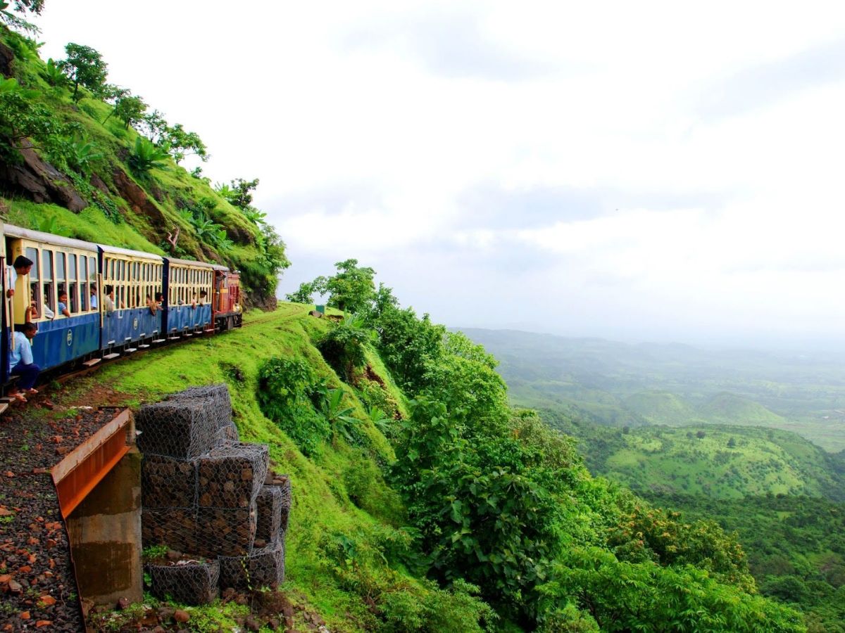 Travel : आता विचार कसला..! उन्हाळ्यात फिरण्यासाठी महाराष्ट्रात 'या' हून Best ठिकाण नाही.. मुंबई, पुण्यापासून जवळचे 'हिल स्टेशन