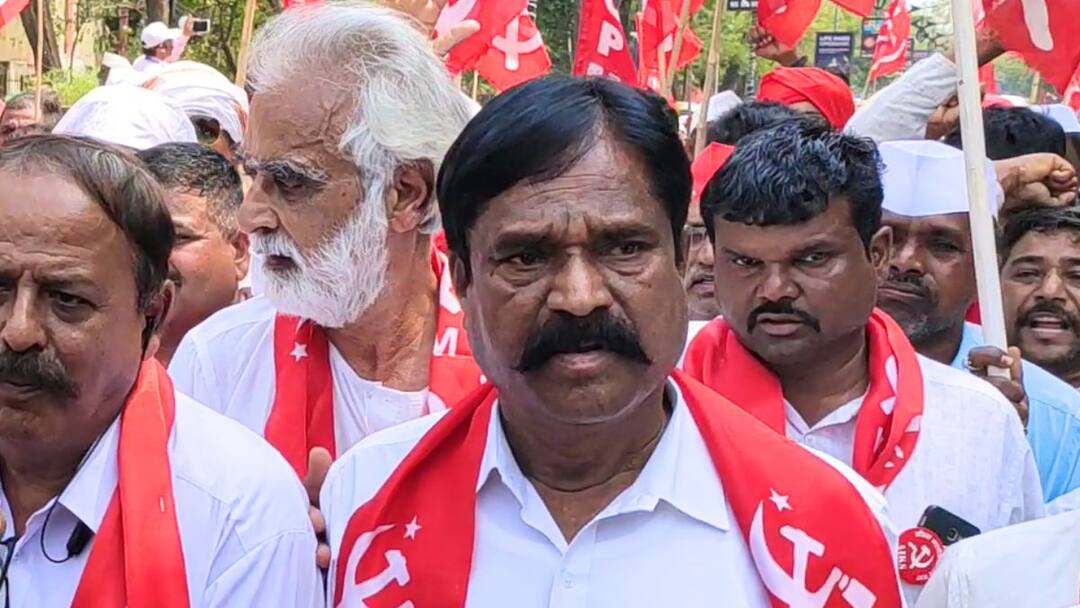 Dindori Lok Sabha : आता माघार नाहीच! माकपच्या जे पी गावितांनी भरला उमेदवारी अर्ज, दिंडोरीत महाविकास आघाडीत बिघाडी J P Gavit filed nomination form for Dindori Lok Sabha Constituency Mahavikas Aghadi Maharashtra Politics Marathi News Dindori Lok Sabha : आता माघार नाहीच! माकपच्या जे पी गावितांनी भरला उमेदवारी अर्ज, दिंडोरीत महाविकास आघाडीत बिघाडी