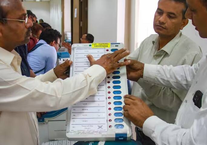 જનપ્રતિનિધિત્વ અધિનિયમ, 1951ની કલમ 62(3) મુજબ, કોઈ પણ વ્યક્તિ એક જ કેટેગરીના એક મતદારક્ષેત્રમાંથી એક કરતા વધુ મત આપી શકતો નથી.