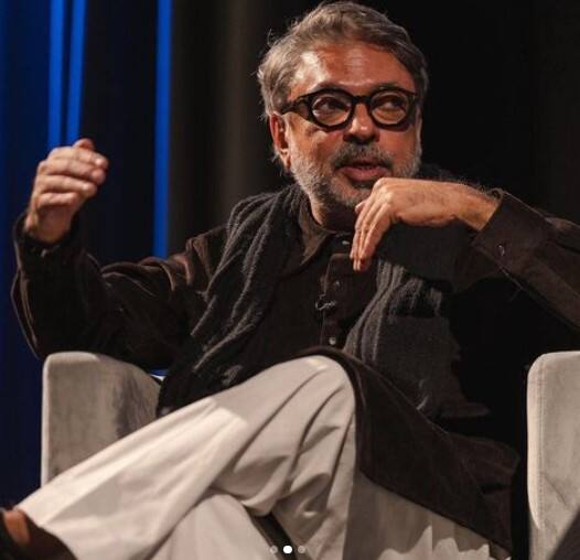 अपने करियर में संजय लीला भंसाली ने चार 200 करोड़ रुपये से ज्यादा की कमाई करने वाली फिलमें दी. इनमें, गोलियों की रासलीला राम-लीला (दुनिया भर में 218 करोड़ रुपये), पद्मावत (585 करोड़ रुपये), बाजीराव मस्तानी (362 करोड़ रुपये), गंगूबाई काठियावाड़ी ( 211 करोड़ रुपये) और इनके अलावा भी उन्होंने कई हिट फिल्में दी हैं.
