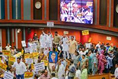 महापौर चुनाव स्थगित किये जाने पर MCD सदन में हंगामा, बीजेपी के खिलाफ नारेबाजी