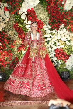 Arti Singh: ਲਾਲ ਜੋੜੇ 'ਚ ਦੁਲਹਨ ਬਣੀ ਆਰਤੀ ਸਿੰਘ, ਦੇਖੋ ਵਿਆਹ ਤੋਂ ਬਾਅਦ ਪਤੀ ਨਾਲ ਅਦਾਕਾਰਾ ਦੀਆਂ ਖੂਬਸੂਰਤ ਤਸਵੀਰਾਂ