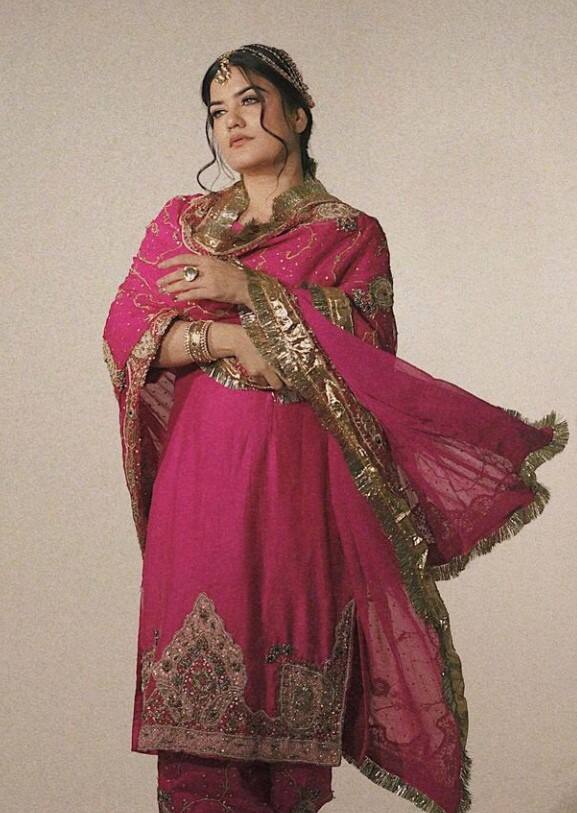 ਇਸ ਦੌਰਾਨ ਕੌਰ ਬੀ ਆਪਣੀਆਂ ਕਈ ਸ਼ਾਨਦਾਰ ਤਸਵੀਰਾਂ ਅਕਸਰ ਪ੍ਰਸ਼ੰਸਕਾਂ ਨਾਲ ਸ਼ੇਅਰ ਕਰਦੀ ਰਹਿੰਦੀ ਹੈ। ਪਰ ਇਸ ਵਾਰ ਗਾਇਕਾ ਨੇ ਇੱਕ ਅਜਿਹੀ ਪੋਸਟ ਸ਼ੇਅਰ ਕੀਤੀ ਹੈ, ਜੋ ਸੁਰਖੀਆਂ ਦਾ ਵਿਸ਼ਾ ਬਣ ਗਈ ਹੈ।