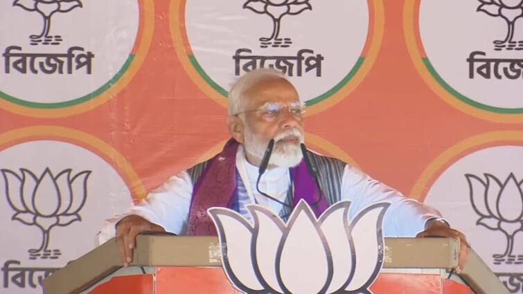 Lok sabha elections PM Modi slams TMC Congress Bengal rally infiltrators grab property 'TMC Will Settle Bangladeshi Infiltrators & Congress Will Grab Your Property': PM Modi Slams Oppn At Bengal Rally