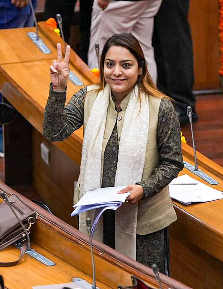 एमसीडी की मेयर शैली ओबेरॉय ने ये भी कहा कि हम इसको लेकर लीगल ओपिनियन लेंगे और देखेंगे कि आगे क्या करना है. बता दें कि एमसीडी मेयर और डिप्टी मेयर का 26 अप्रैल को चुनाव होना था लेकिन पीठासीन अधिकारी की नियुक्ति नहीं होने की वजह से यह टल गया है.(फाइल)