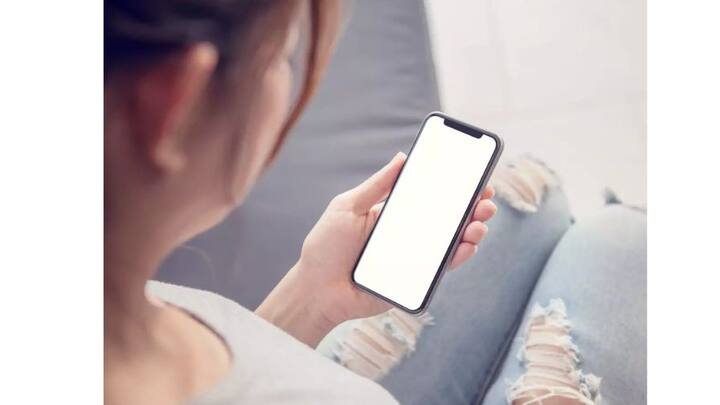 ਇਹ ਧਿਆਨ ਵਿੱਚ ਰੱਖਣਾ ਜ਼ਰੂਰੀ ਹੈ ਕਿ ਤੁਹਾਡੇ ਫੋਨ ਵਿੱਚ ਕੋਈ ਵੀ ਐਪ ਨਹੀਂ ਹੋਣੀ ਚਾਹੀਦੀ, ਜਿਸ ਦੀ ਤੁਸੀਂ ਵਰਤੋਂ ਨਾ ਕਰਦੇ ਹੋ। ਕਈ ਵਾਰ ਕੋਈ ਐਪ ਤੁਹਾਡੀ ਇਜਾਜ਼ਤ ਤੋਂ ਬਿਨਾਂ ਇੰਸਟਾਲ ਹੋ ਜਾਂਦੀ ਹੈ, ਅਜਿਹੇ 'ਚ ਉਸ ਨੂੰ ਹਟਾਉਣਾ ਬਹੁਤ ਜ਼ਰੂਰੀ ਹੁੰਦਾ ਹੈ।