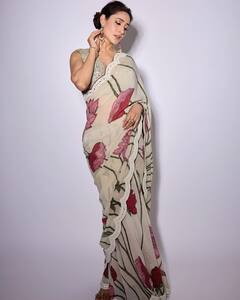 Pragya Jaiswal PHOTO: કમલકારી સાડીમાં પ્રજ્ઞા જયસ્વાલે કેમેરા સામે ગ્લેમરસ પોઝ આપ્યા