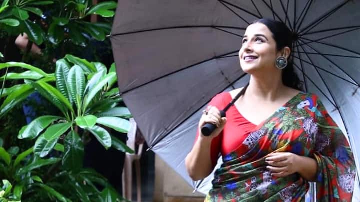 আমার সংগ্রহে যে কয়েকটা শাড়ি রয়েছে, সেগুলোর সঙ্গে আমার বিশেষ বিশেষ স্মৃতি জড়িয়ে রয়েছে। সেগুলো আমি ছাড়তে পারব না। সেই কারণেই সেগুলোকে আলাদা যত্নে রেখেছি।'