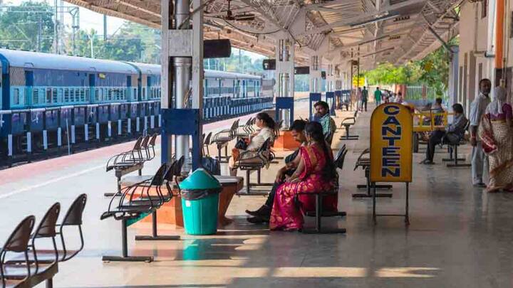 साल दर साल भारतीय रेलवे आधुनिकता की ओर बढ़ती जा रही है. अब न सिर्फ रेलवे स्टेशनों में बेहतरी कर रहा है बल्कि बाकी सुविधाओं को भी बेहतर बना रहा है.