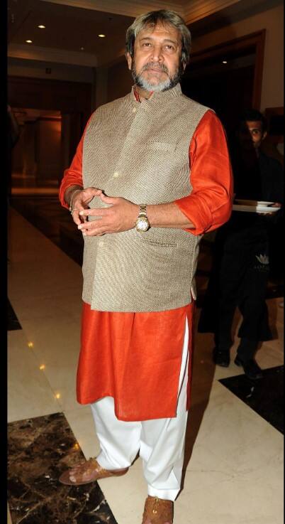 हिंदी फिल्मों से लेकर मराठी फिल्मों में अपनी एक्टिंग का जलवा दिखाने वाले महेश मांजरेकर ने मुंबई के उत्तर पश्चिम से एमएनएस के टिकट पर अपना पहला लोकसभा चुनाव लड़ा था. लेकिन उन्हें शिवसेना के गजानन कीर्तिकर से करारी शिकस्त मिली थी.