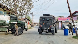 Jammu Kashmir: PM मोदी के दौरे से पहले आतंकियों ने कश्मीर में मचाया कोहराम, एनकाउंटर में दो ढेर, बाकी की तलाश जारी