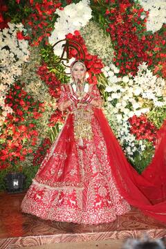 Arti Singh: ਲਾਲ ਜੋੜੇ 'ਚ ਦੁਲਹਨ ਬਣੀ ਆਰਤੀ ਸਿੰਘ, ਦੇਖੋ ਵਿਆਹ ਤੋਂ ਬਾਅਦ ਪਤੀ ਨਾਲ ਅਦਾਕਾਰਾ ਦੀਆਂ ਖੂਬਸੂਰਤ ਤਸਵੀਰਾਂ